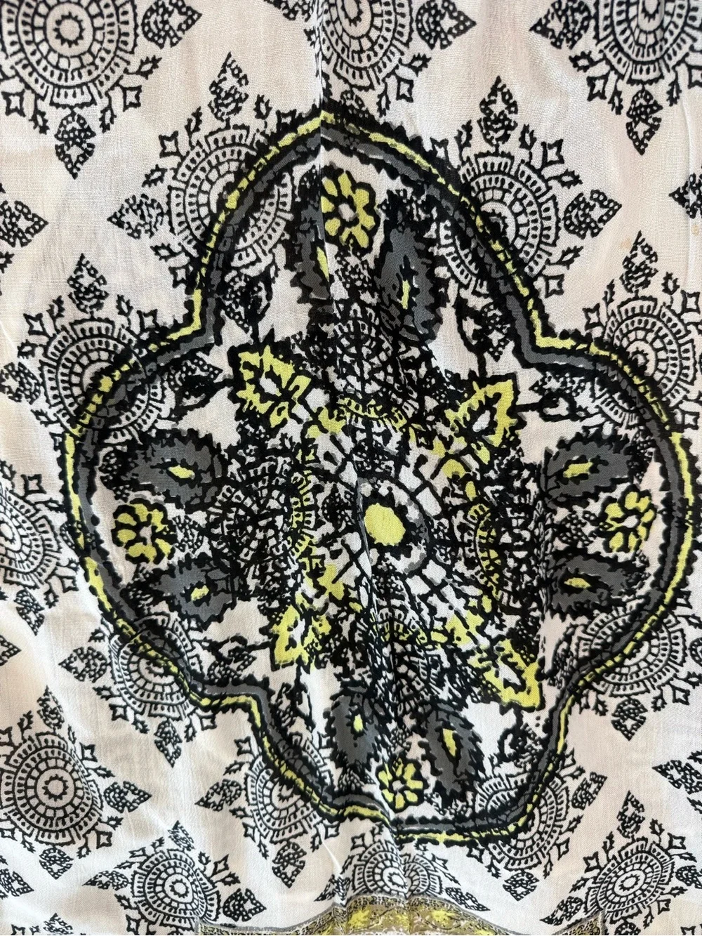 Vince Camuto Black Ivory Medallion Tassel Shawl Wrap Boho Resort Festival OS✨